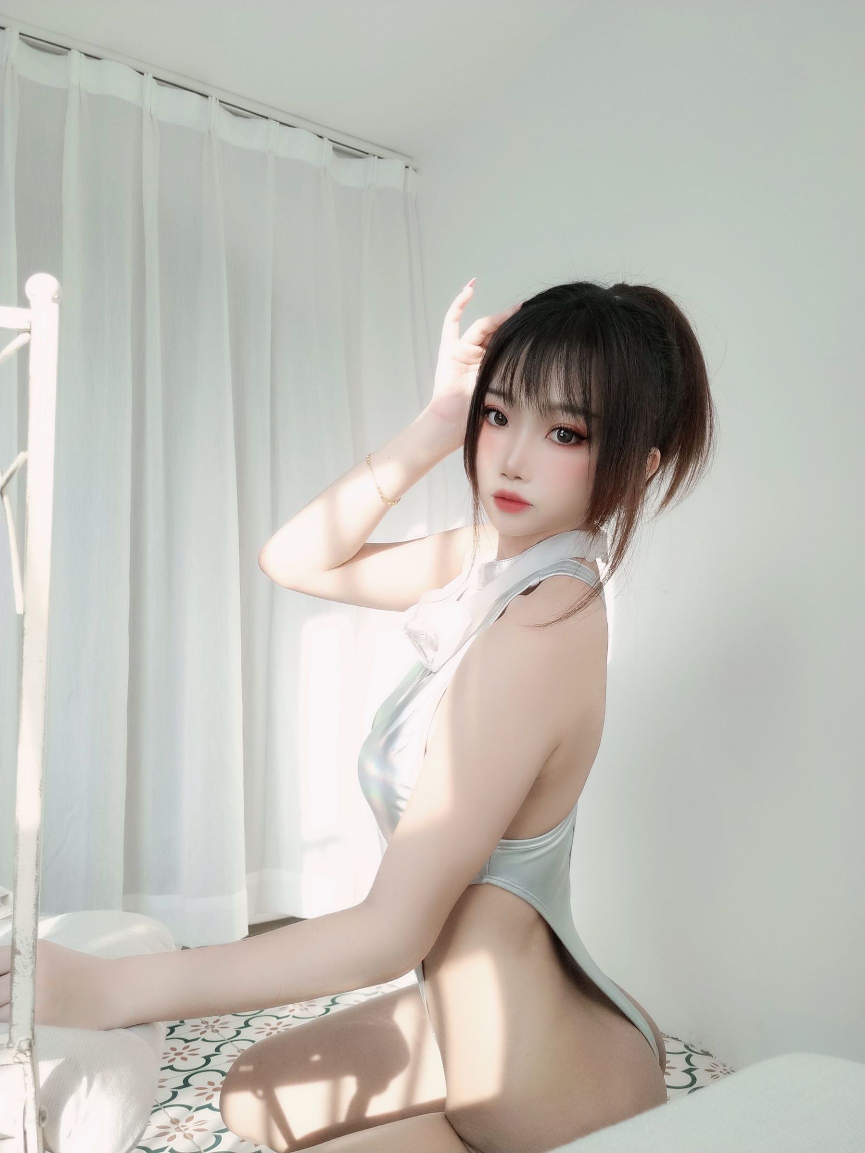 [网红COSER]白嫩美少女鬼畜瑶镭射竞泳插图4